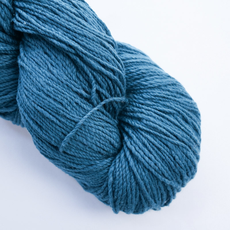 手つむぎの糸（643：藍色）
